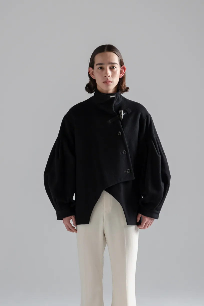 【BLACK LIMITED COLLECTION】Bias Cut Short Duffle Coat